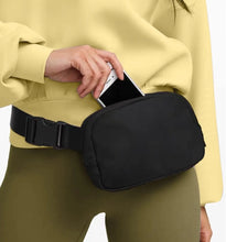 Load image into Gallery viewer, Women&#39;s Waterproof Everywhere Fanny Pack for Sports, Running, Outing